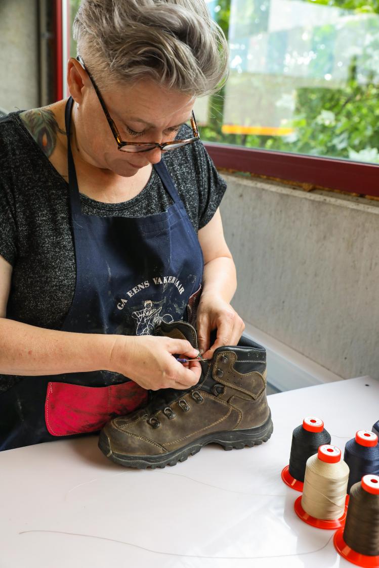 Wandelschoenen as adventure sales